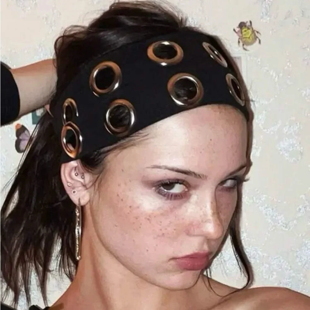 Black Grommet Headband - Picture 4 of 9
